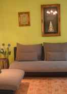 LOBBY ZZ Homestay - nearest to UTM