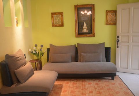 Lobby ZZ Homestay - nearest to UTM