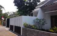 Exterior 4 Full House 1 Bedroom at Fam's Homestay