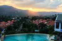 Kolam Renang Hillside Village Resort & Fitness Centre