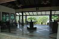 Lobi Hillside Village Resort & Fitness Centre