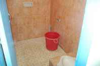 In-room Bathroom Penginapan Paksoma