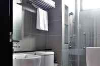 Toilet Kamar The Canvas Hotel