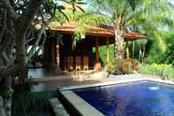 Swimming Pool Pujis Homestay