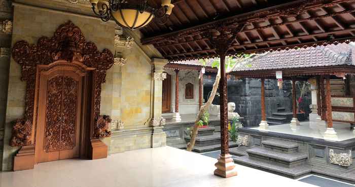 Luar Bangunan Pujis Homestay