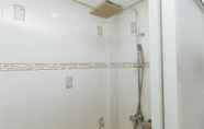 Toilet Kamar 4 FHS Hotel