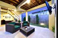 Lobi The Lumbung Wood Villa