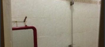 In-room Bathroom 6 Kaimana Beach Hotel I
