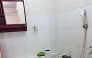 Toilet Kamar 6 Kalibata City by Metro Rent Apartment