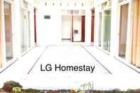 Functional Hall Comfort Room at LG Homestay