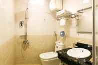 In-room Bathroom Vinh Gia Airport Lake View Hotel