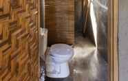 Toilet Kamar 3 Bamboo & B near Kawah Ijen