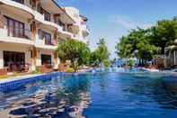 Swimming Pool oasis hotel pods