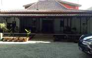 Exterior 4 Budget Room at Homestay Cahaya Transport