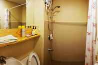 Toilet Kamar Centrio Tower - Studio Type Room (1 & 5)