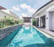 Swimming Pool 2 Daun Lebar Villas