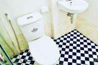 Toilet Kamar Tony House Hostel Ho Tay