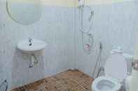 Toilet Kamar Phuket Hut