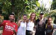 บริการของโรงแรม 5 Yusman Guest House, Restaurant and Jungle Trekking