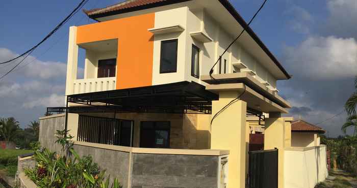 Bên ngoài OrangeDacha Villa