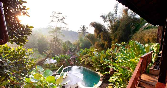 Kolam Renang Umah Tis Sebatu