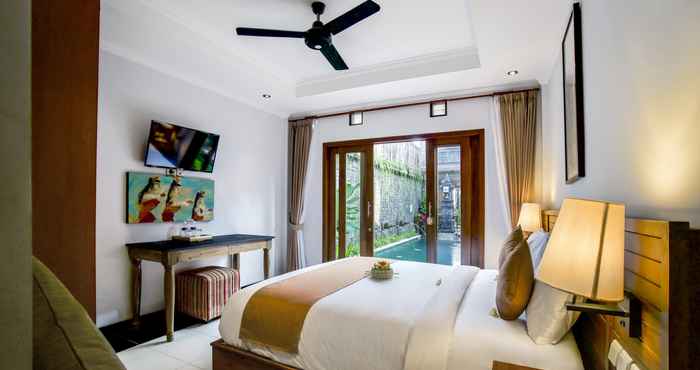 Bedroom Hartaning House by Pramana Villas