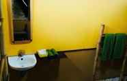ห้องน้ำภายในห้อง 5 Baan Jingjai Homestay Resort