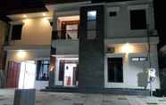 Luar Bangunan 5 COKRO GUEST HOUSE SYARIAH