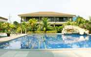 Kolam Renang 4 Zinnia Cozy Condotel