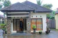 Exterior Comfort Room at Ijen Kusuma Homestay