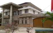 Luar Bangunan 3 Almira Homestay