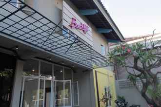 Bangunan 4 Beach Hut Hostel