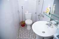 In-room Bathroom Phuong Thao Homestay