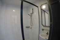 Toilet Kamar Anakin Boutique Hotel