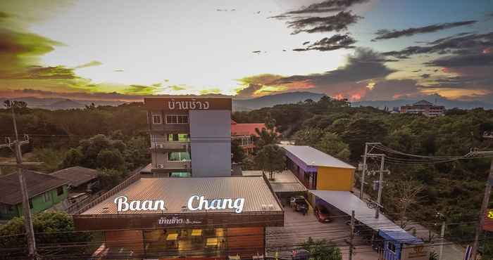 ภายนอกอาคาร Baan Chang Hotel & Coffee House