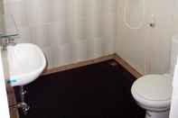 Toilet Kamar 8 Residence Gatot Subroto