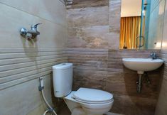 In-room Bathroom 4 Hotel Menara Lexus