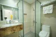 Toilet Kamar Park Hill Hotel & Apartment