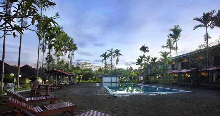 Swimming Pool Hotel Komoro Tame 