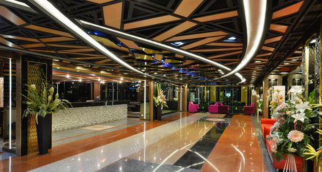 Lobi 2 The Breton Hotel