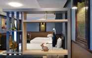 Kamar Tidur 3 The Breton Hotel