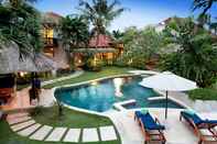 สระว่ายน้ำ Villa William Seminyak