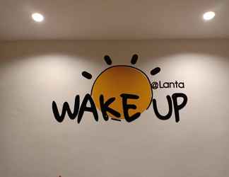 ล็อบบี้ 2 Wake up Lanta Hotel