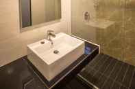 In-room Bathroom 3-Plus Hotel