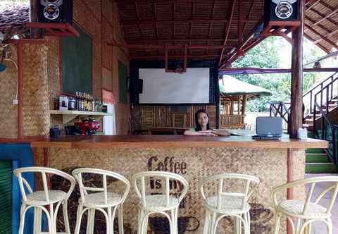 Bar, Cafe and Lounge Stellbucks Eco-Lodge