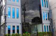 Exterior 2 RedDoorz Plus @ AS Fortuna Cebu