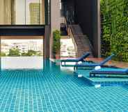 สระว่ายน้ำ 3 Mövenpick Residences Ekkamai Bangkok