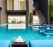 สระว่ายน้ำ 2 Mövenpick Residences Ekkamai Bangkok