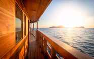 Lobi 2 La Unua Liveaboard