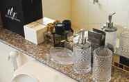 Toilet Kamar 5 Villa Smadhi House29 - National Park Waterfall